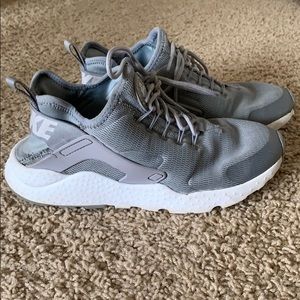 Women’s grey huarache size 8